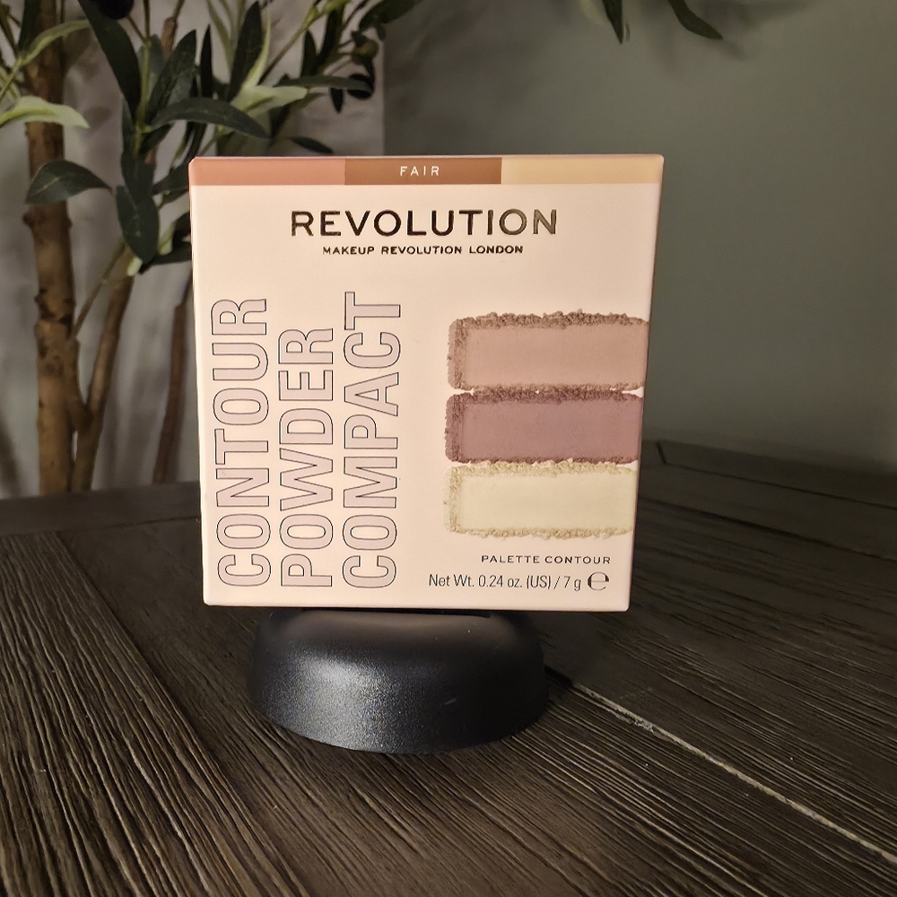 Revolution Fair Contour Palette with Trio Shades